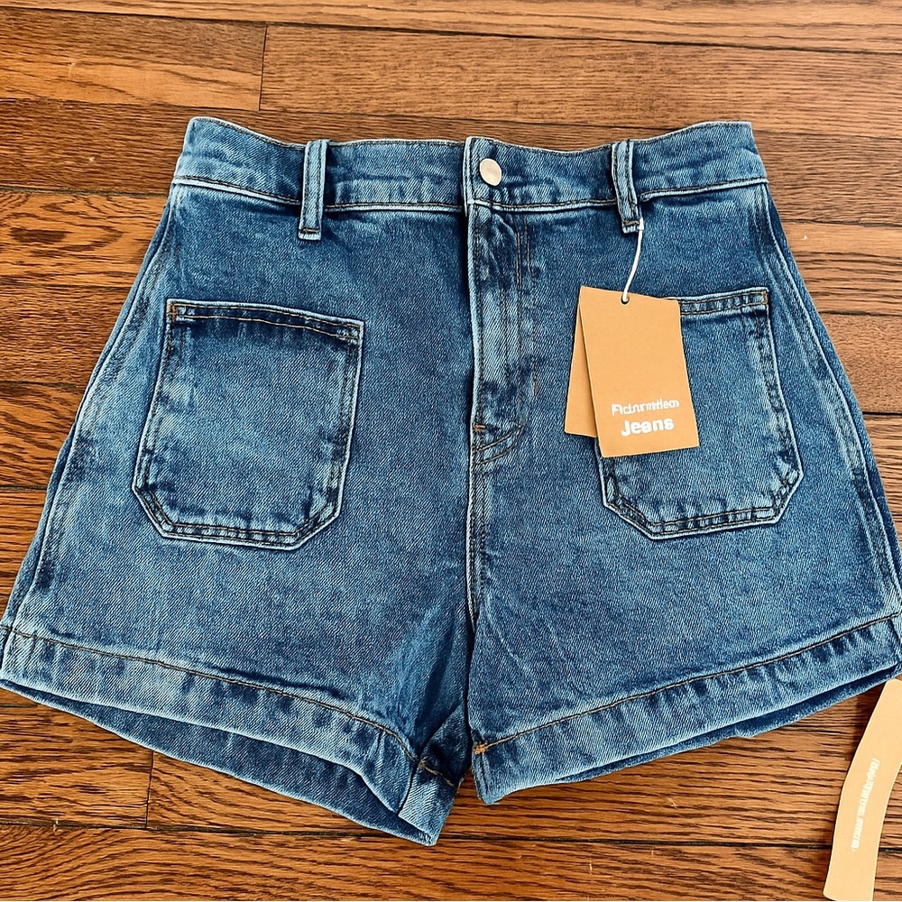 NWT Reformation Alyssa patch pocket high-rise jean shorts size 25